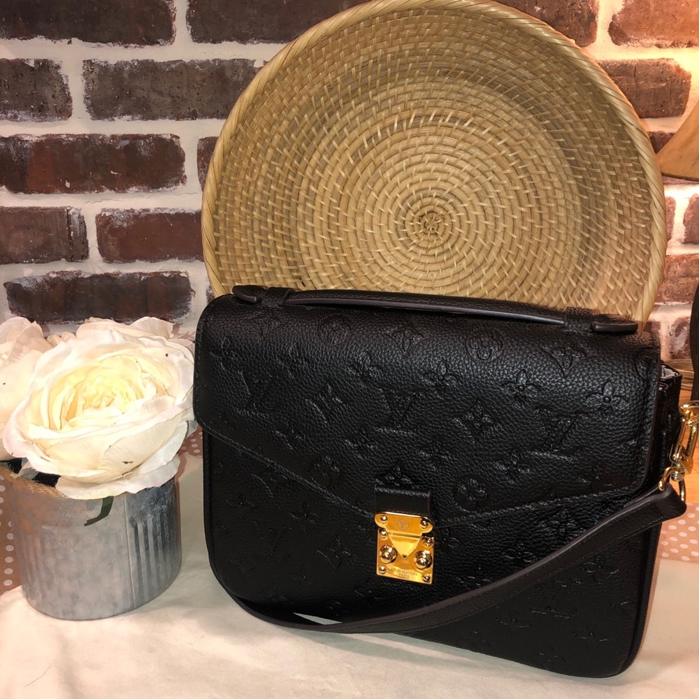 POCHETTE MÉTIS style bag. NWOT.